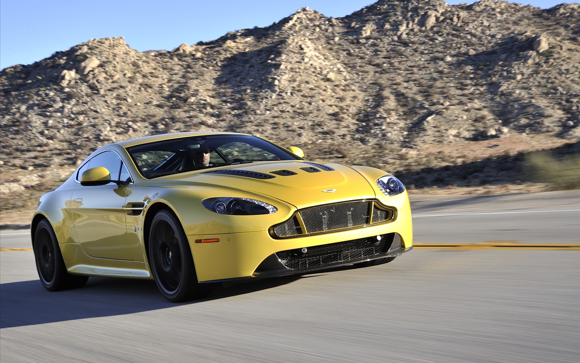 Aston Martin V12 Vantage S 2014